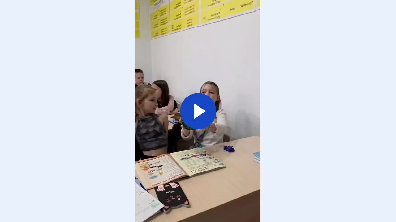 Урок у школі EnglishLab — натисніть, щоб переглянути відео